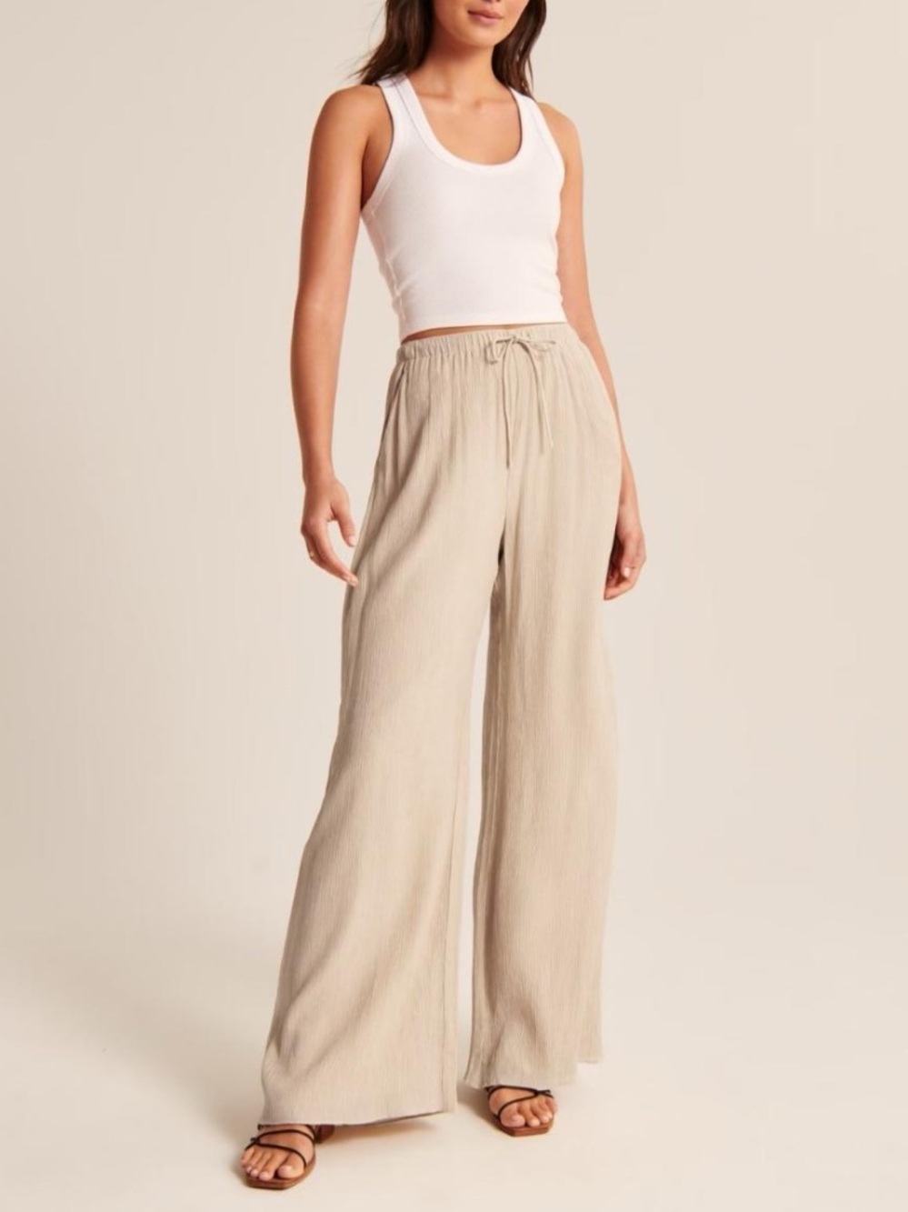 Abercrombie & Fitch Crinkle Textured
Pull-On Wide Leg Pant
